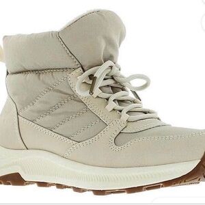 Eddie Bauer Women's Beige Winter Boots